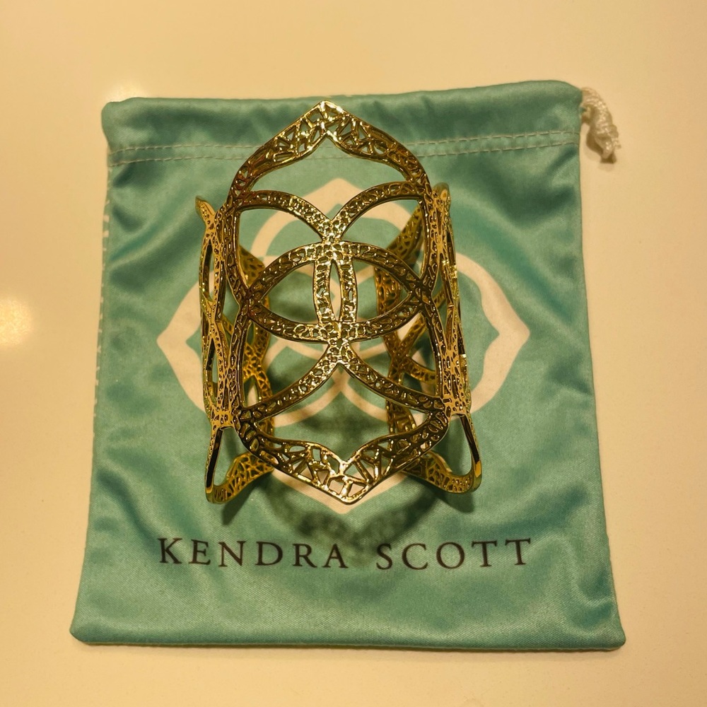Gorgeous Kendra Scott Roni Cuff Bracelet in excellent preloved condition!